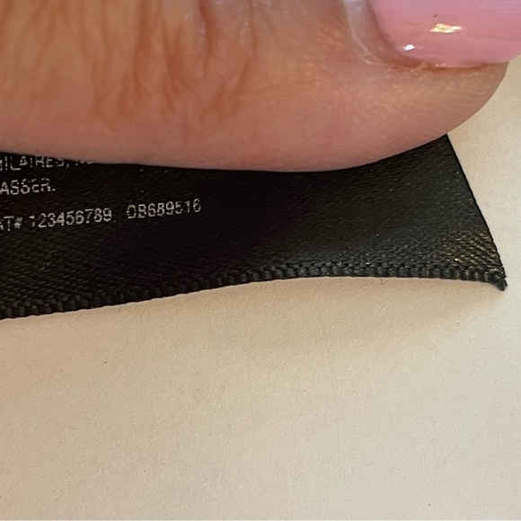 Urban Outfitters Pink Fuzzy Fringe Loose Knit Scarf Wrap OB689516 - Picture 5 of 7